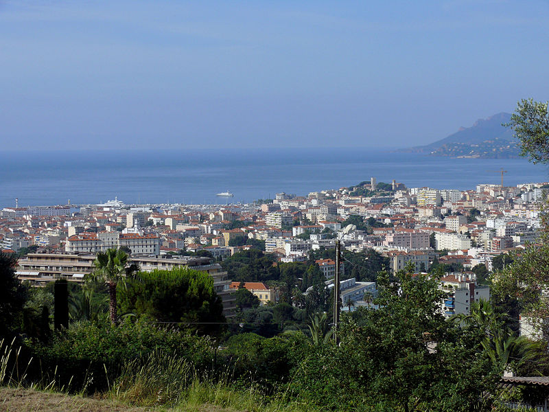 Appartement ultra centre location logement saisonnière courte durée Cannes